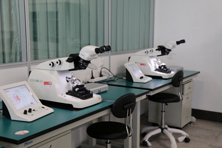 29395acb519e47f798ed301f03790d8e.jpg Leica 超薄切片机_副本.jpg